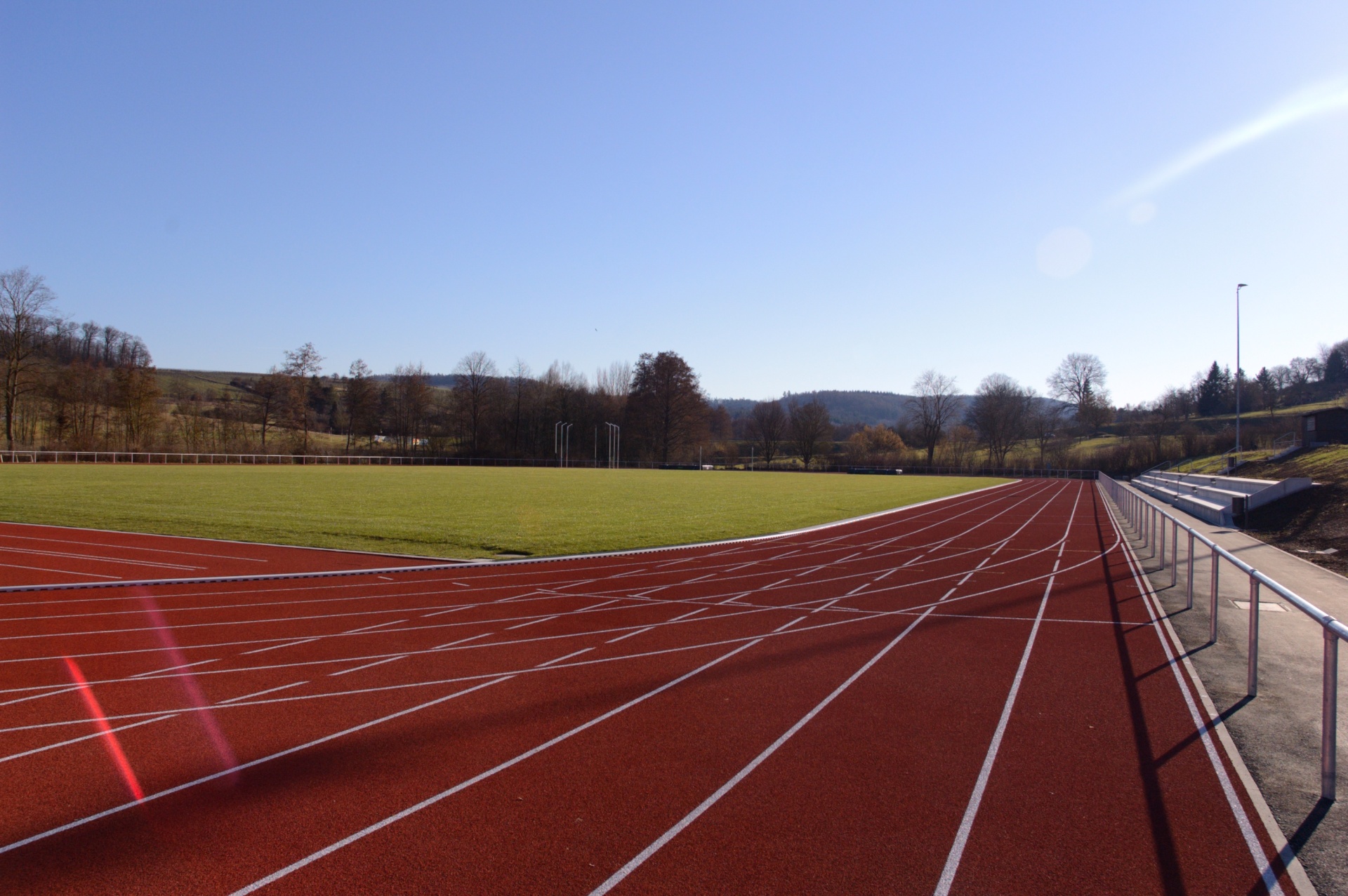 Zu sehen ist ein Teil der Rundumlaufbahn am Sportzentrum Stämmlesbrunnen