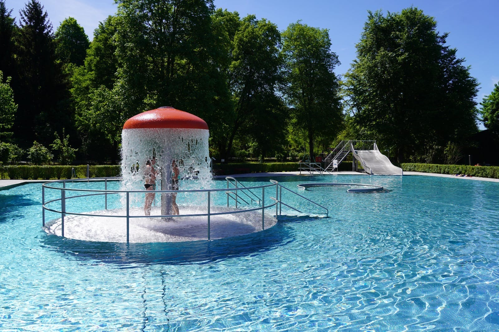 Freibad Weinsberg Becken mit Wasserpilz
