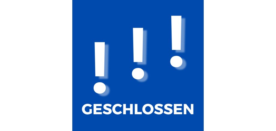 Schriftzug geschlossen in weiß auf blauem Grund